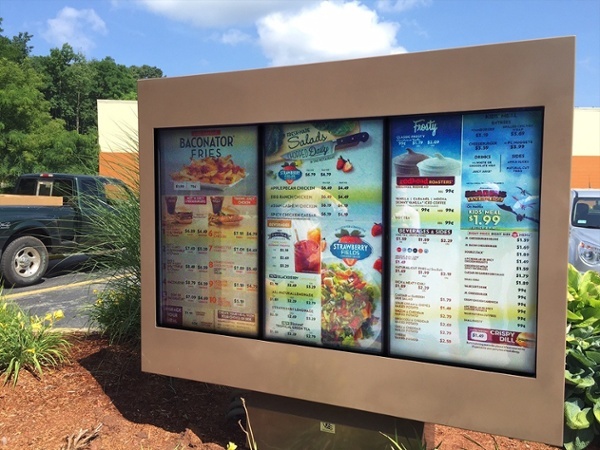 wendys fitchburg outdoor digital menu boards qsr digital signage